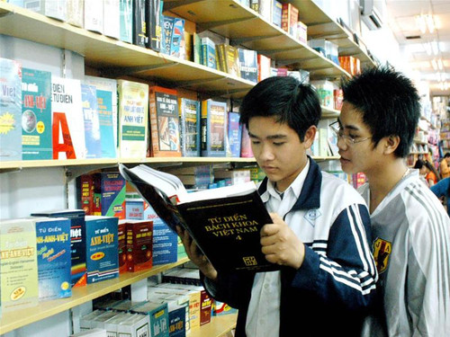 “Từ điển Bách khoa Việt Nam” là bộ sách mà nhiều bạn trẻ thường phải vào các thư viện, hiệu sách lớn để tra cứu ảnh: Phạm Yên
