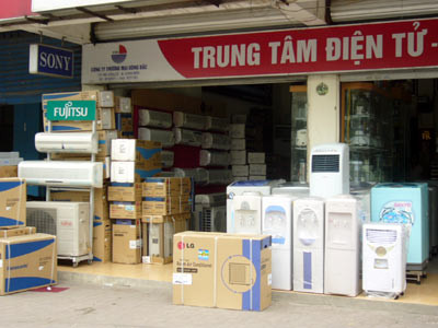 Hàng điện lạnh ùn ùn đổ về ngay trong những ngày đầu hè.