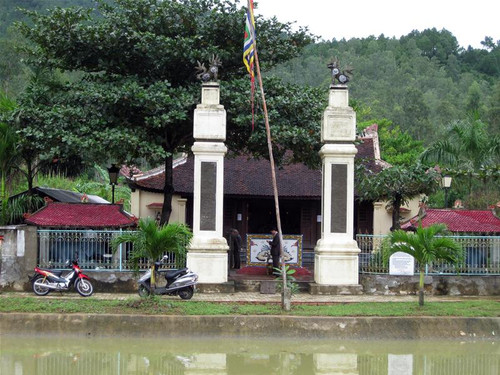 Đền thờ Mai Hắc Đế trong thung lũng thiêng Hùng Sơn (thị trấn Nam Đàn)