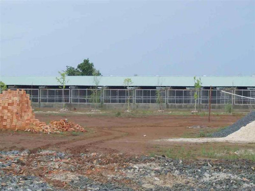 Trại khỉ của Tân Hội Đông gần Cửa khẩu Kà Tum bị nghi là điểm tập kết thú hoang nhập lậu từ Campuchia và được hợp thức hóa bằng giấy phép xuất khẩu từ Lào