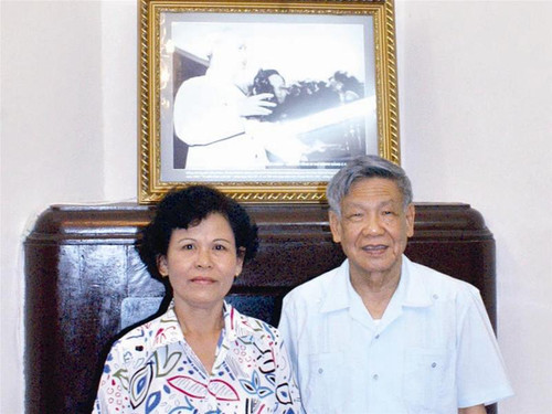 Nguyên Tổng Bí thư Lê Khả Phiêu và chị Xuân Khải. Ảnh: Phạm Yên
