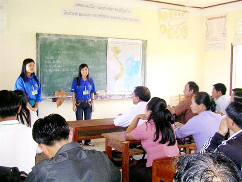 Dạy tiếng Việt cho bạn Lào tại Xiêng Khoảng Dạy tiếng Việt cho bạn Lào tại Xiêng Khoảng