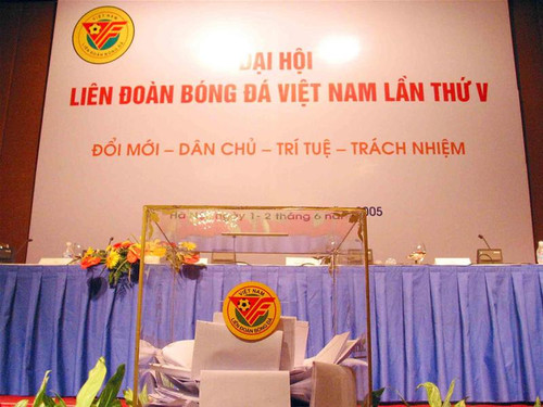 Hòm phiếu đầy đủ trước khi kiểm phiếu