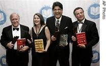 Các tác giả trong lễ nhận giải Các tác giả trong lễ nhận giải