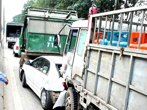 Vụ tai nạn liên hoàn. Ảnh: Tuổi Trẻ