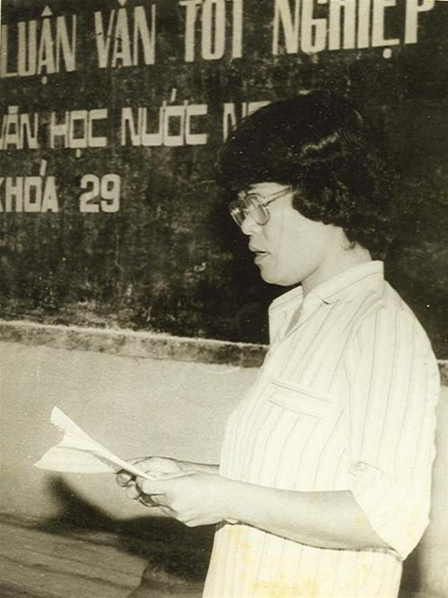 Phạm Thị Xuân Khải trình bày luận văn tốt nghiệp năm 1989 tại ĐH Tổng hợp Phạm Thị Xuân Khải trình bày luận văn tốt nghiệp năm 1989 tại ĐH Tổng hợp