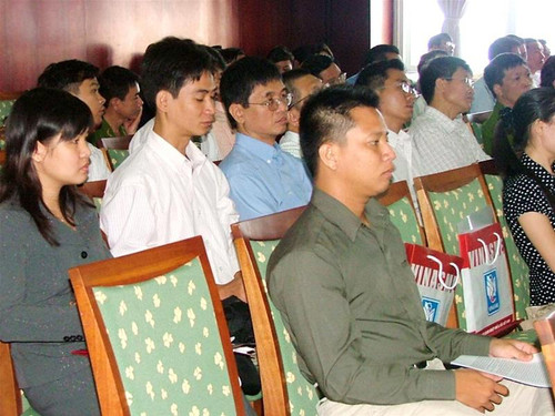 Đại diện các DN tham dự hội nghị - Ảnh Hữu Vinh