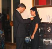 Tổng Lãnh sự Warnery gắn tước hiệu Hiệp sĩ cho nhà tạo mẫu Minh Hạnh