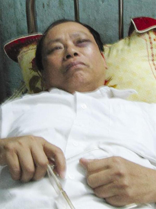 Nhà báo Võ Minh Châu vẫn nằm viện. Nhà báo Võ Minh Châu vẫn nằm viện.