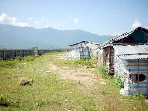 Dự án BVĐK vốn đầu tư gần 100 tỷ đồng chỉ là đất hoang và những dãy lều rách nát Dự án BVĐK vốn đầu tư gần 100 tỷ đồng chỉ là đất hoang và những dãy lều rách nát