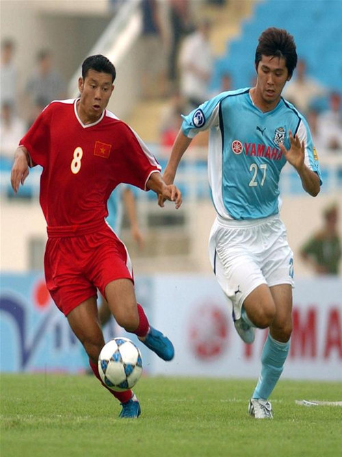 Thạch Bảo Khanh ghi bàn đầu tiên của trận đấu