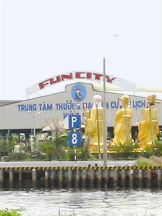 TTTM rộng hơn 8 ha do Cty Tấn Hưng xây dựng không phép tại phường 16, quận 8. Ảnh: Hồng Hạnh