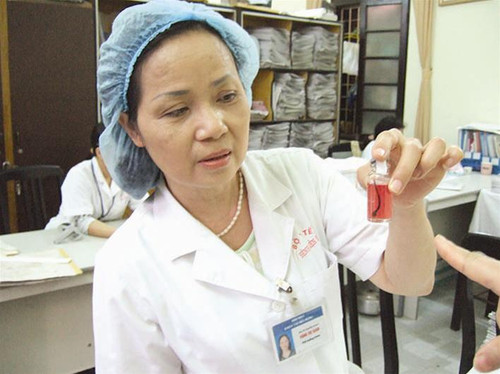 Con vắt được bác sĩ lấy ra từ mũi của Luexong Yetuaxong