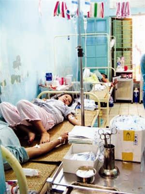 Bệnh nhân tả đang điều trị tại Bệnh viện E, Hà Nội Ảnh: T.Hà