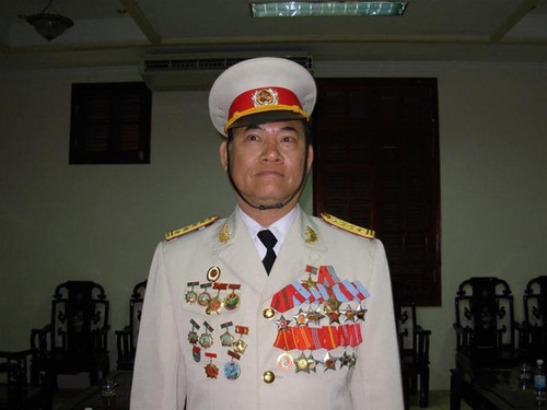 Đại tá, Anh hùng Ngô Văn Lủi