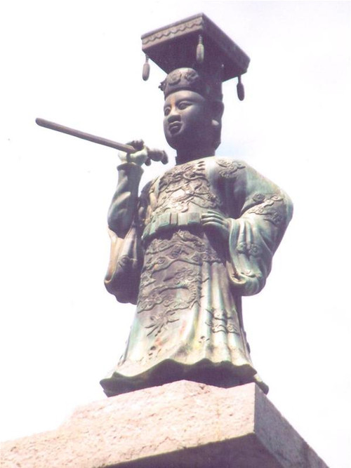 Tượng Lê Lợi ở khu di tích bên Hồ Gươm, Hà Nội Tượng Lê Lợi ở khu di tích bên Hồ Gươm, Hà Nội