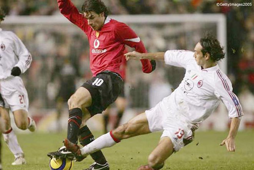 Ở mùa giải 2004-2005, MU từng bị loại bởi AC Milan
