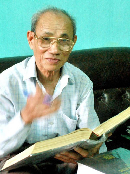 “Bộ sách mang tính lịch sử hơn là hiện đại...” ảnh: Phạm Yên “Bộ sách mang tính lịch sử hơn là hiện đại...” ảnh: Phạm Yên