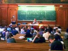 Sinh viên Pháp trong một giờ học. Ảnh do Đại sứ quán Pháp tại Việt Nam cung cấp.