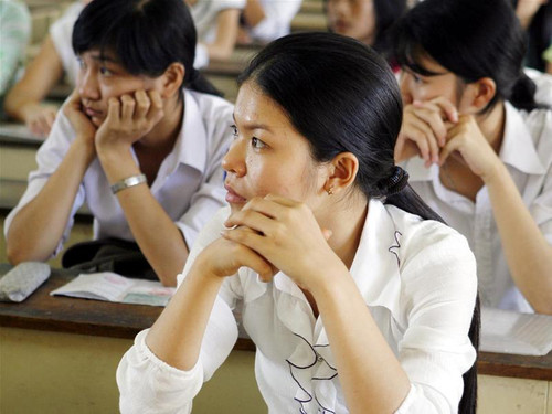 Học phí tăng sẽ khiến nhiều sinh viên gặp khó khăn. Ảnh: PV