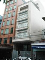 Ngôi nhà công (giữa) số 6 Lý Thái Tổ, Hà Nội đã được bán cho Thống đốc Ngân hàng NNVN. Ngôi nhà công (giữa) số 6 Lý Thái Tổ, Hà Nội đã được bán cho Thống đốc Ngân hàng NNVN.