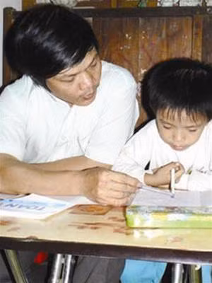 Điều thầy Đỗ Việt Khoa trăn trở nhất là sự “lắm chuyện” của mình đã ảnh hưởng đến việc học của con Ảnh: Xuân Mai Điều thầy Đỗ Việt Khoa trăn trở nhất là sự “lắm chuyện” của mình đã ảnh hưởng đến việc học của con Ảnh: Xuân Mai
