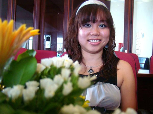 Nguyễn Minh Nguyệt (áo đen) Nguyễn Minh Nguyệt (áo đen)