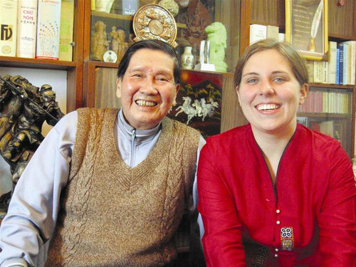 Nhạc sĩ Phạm Tuyên và Molly Hartman - O’ Connell (chụp tại nhà riêng nhạc sĩ) Ảnh: Việt Khôi