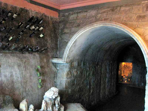 Hầm rượu Debay trên đỉnh Bà Nà Ảnh: Tr.T