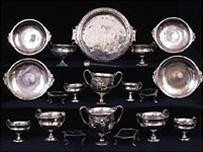 Tro và bùn núi lửa giúp bảo vệ bộ đồ bạc