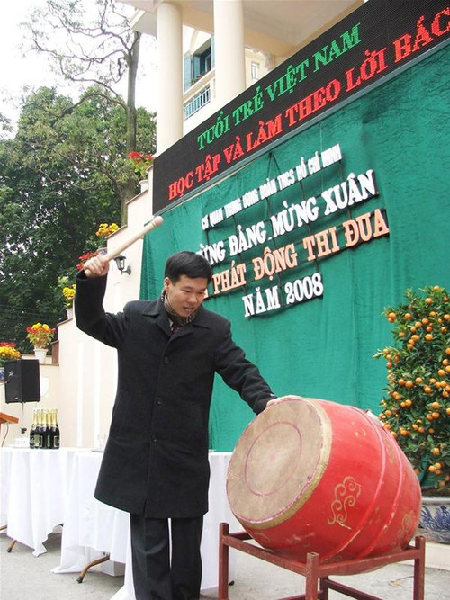Bí thư thứ nhất T.Ư Đoàn Võ Văn Thưởng gióng những hồi trống rộn rã phát động thi đua.