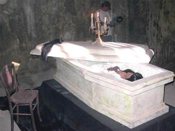 Cảnh trong phim Ngôi nhà bí ẩn