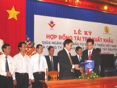 Ký kết tài trợ giữa Cty Cổ phần Đầu tư & XNK Cà phê Tây Nguyên và BIDV.