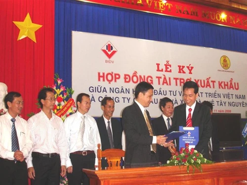 Ký kết tài trợ giữa Cty Cổ phần Đầu tư & XNK Cà phê Tây Nguyên và BIDV.