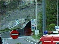 Cửa vào đường hầm bị phong tỏa