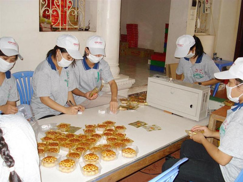 Một cơ sở sản xuất bánh Trung thu tại Xuân Đỉnh. Ảnh: Mỹ Hằng Một cơ sở sản xuất bánh Trung thu tại Xuân Đỉnh. Ảnh: Mỹ Hằng