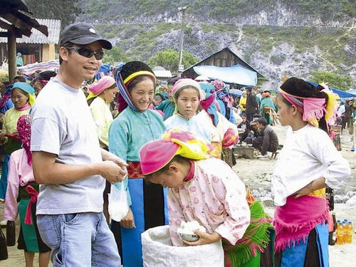 Phạm Hoàng Nam trên đường thiên lý làm phim “Ngày mai cho bạn và tôi”