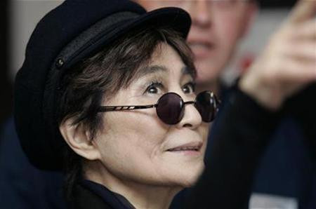 Yoko Ono - vợ góa của John Lennon.