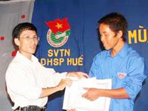 Hồ Văn Dục (phải). Ảnh: PV