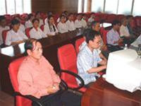 Thầy Nguyễn Vũ Lương (bên trái)