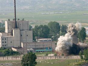 Triều Tiên vừa phá dỡ tháp làm mát tại khu phức hợp hạt nhân Yongbyon. (Ảnh CNN) Triều Tiên vừa phá dỡ tháp làm mát tại khu phức hợp hạt nhân Yongbyon. (Ảnh CNN)