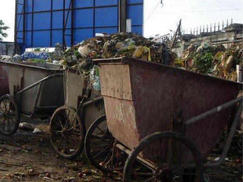 Một góc rác ở thành phố Một góc rác ở thành phố