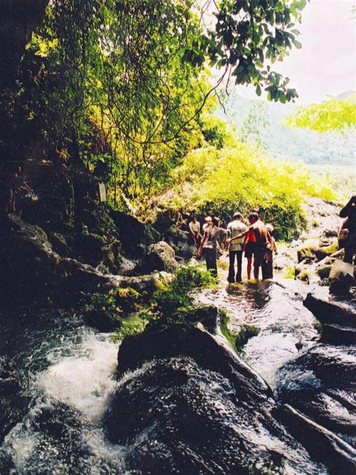 Cửa hang suối Mỏ Gà Cửa hang suối Mỏ Gà