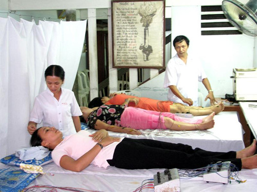 Bệnh nhân được khám chữa bệnh miễn phí tại Phòng khám từ thiện