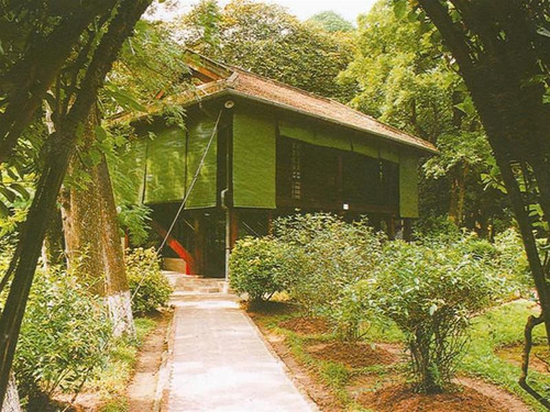 Nhà sàn Bác Hồ trong Phủ chủ tịch