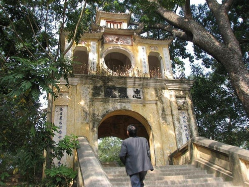 Tam quan Trung Liệt miếu