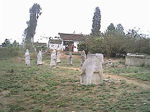 Những hiện vật còn sót lại trong khu lăng mộ Sát Hải Đại tướng quân