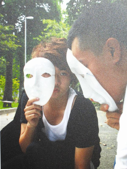 Mặt nạ, tác phẩm ảnh trong triển lãm Mở