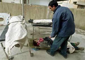 Thi thể của ông Ali Nayef và con trai được đưa tới bệnh viện Yarmouk