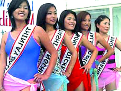 5 thí sinh trong phần thi áo tắm